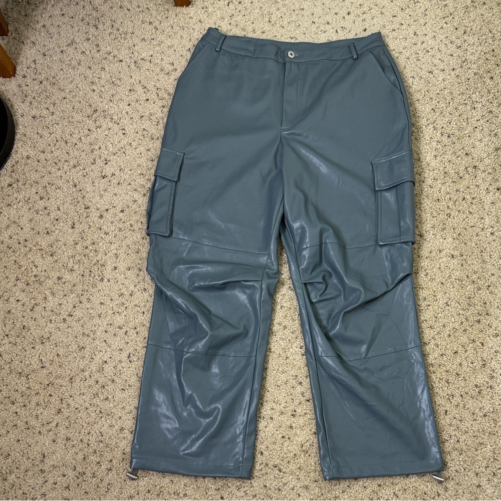 Anthropologie Avec Les Filles Vegan Leather Cargo pants size large - Picture 9 of 9
